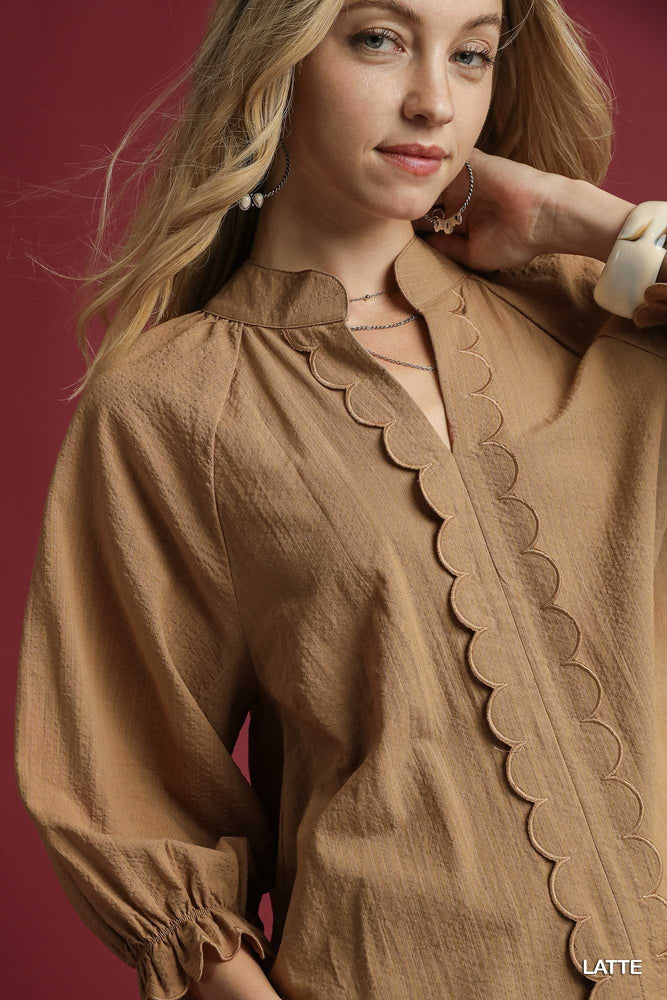 TEXTURED STRIPE SCALLOP TOP