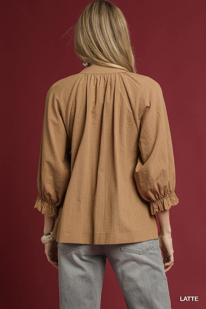 TEXTURED STRIPE SCALLOP TOP